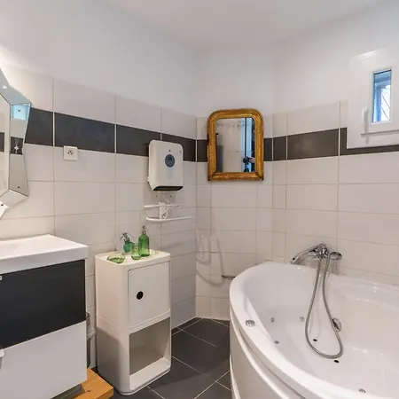 Maison Questel Yourhosthelper شقة نيم